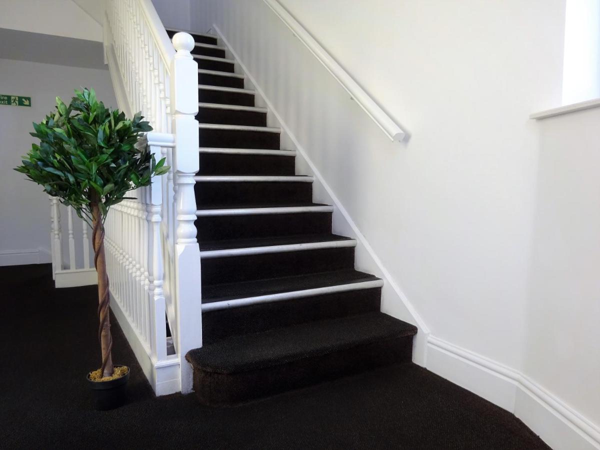 Wigan Central I 1 & 2 Bed Executive Apartments I Family Rooms I Private Balcony I Free Parking Eksteriør billede
