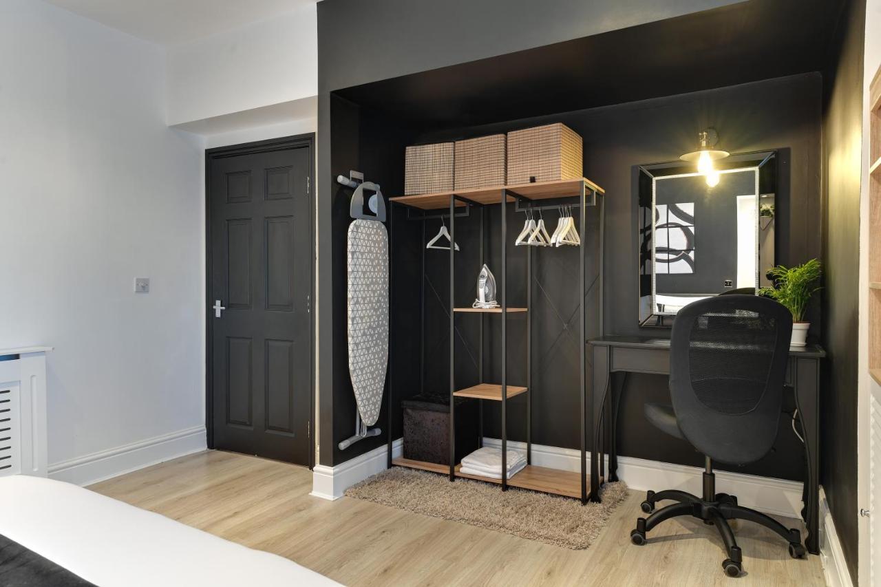 Wigan Central I 1 & 2 Bed Executive Apartments I Family Rooms I Private Balcony I Free Parking Eksteriør billede